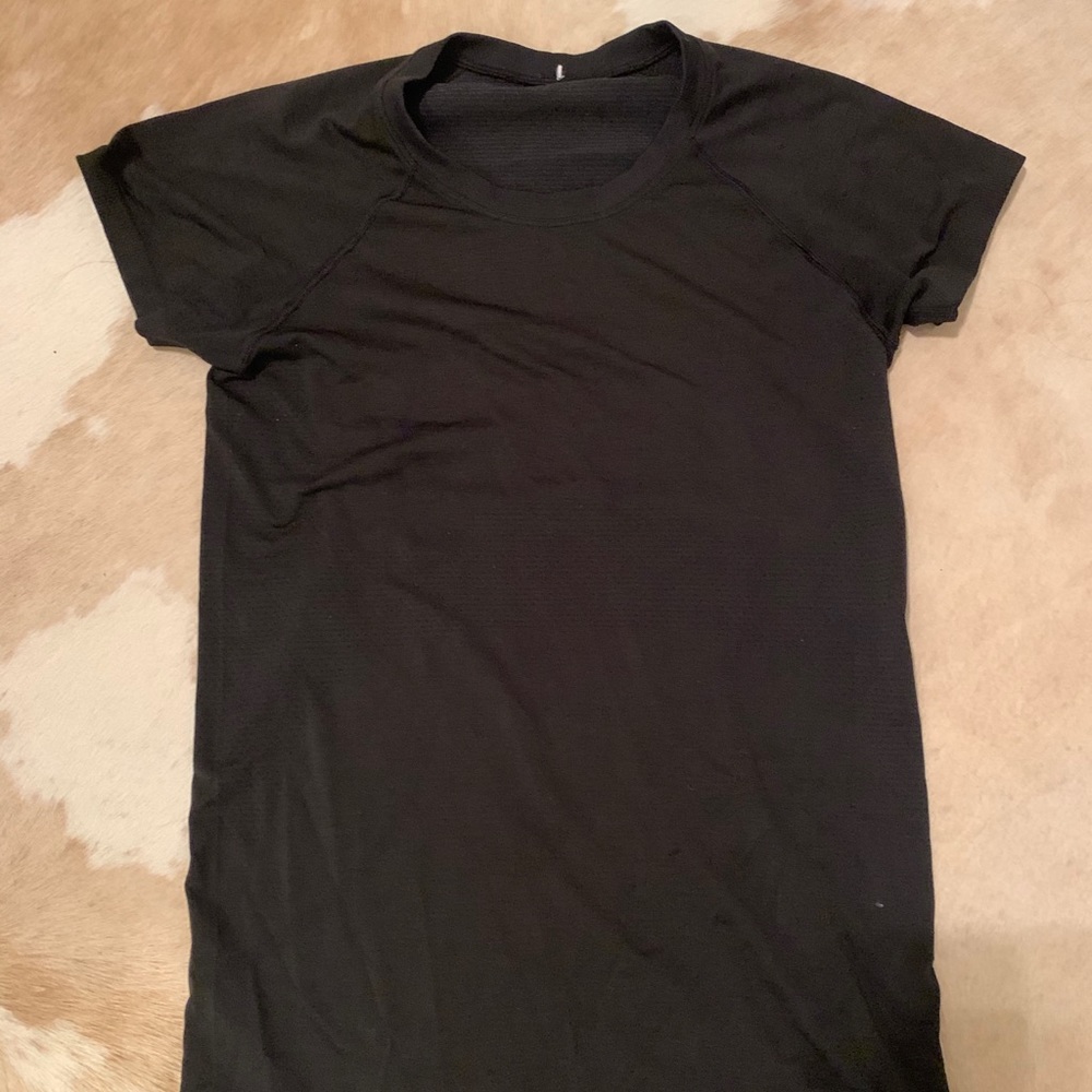 Black lululemon Swiftly Tech Short Sleeve 2.0
